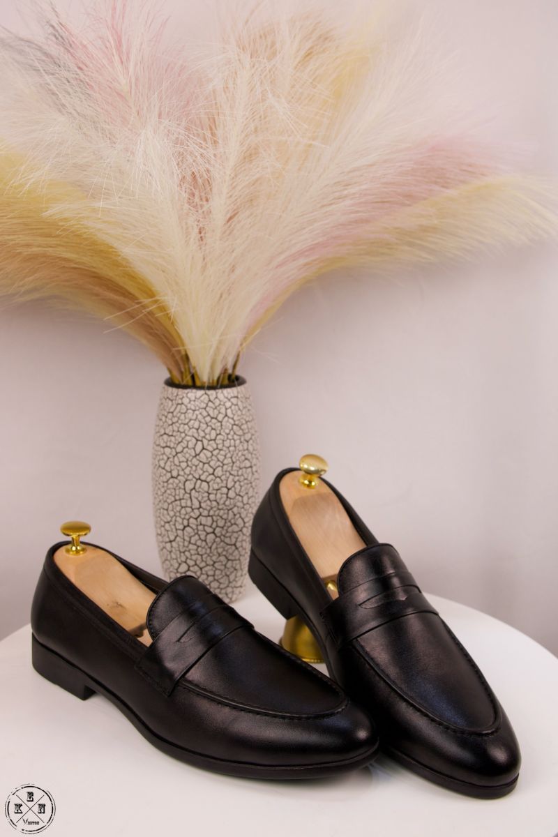 Vì sao giày tây quay trở lại mạnh mẽ trong phong cách công sở 2026?